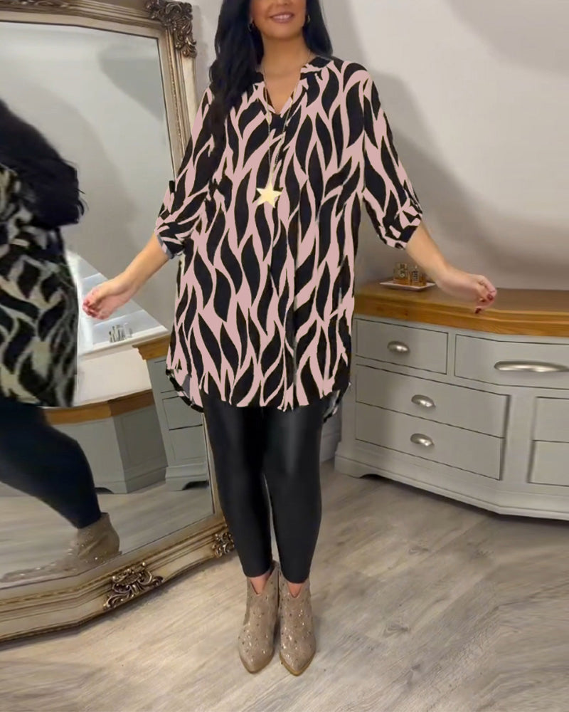 Louise – Tunikabluse med Abstrakt Mønster og 3/4 Ærmer